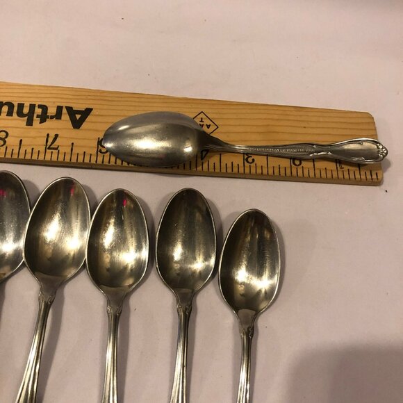 Oneida Victorian Manor Teaspoon Set of 8 Stainless Cutlery Flatware - Picture 4 of 6